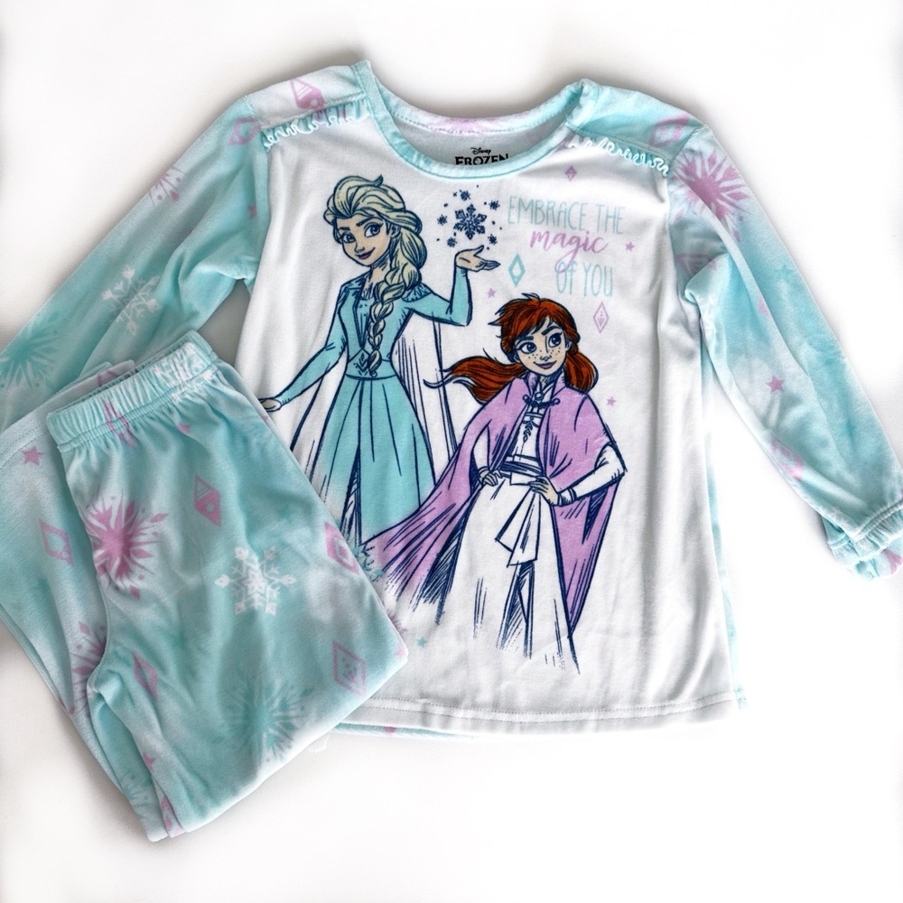 Disney Frozen Pajamas. 5T. NWOT